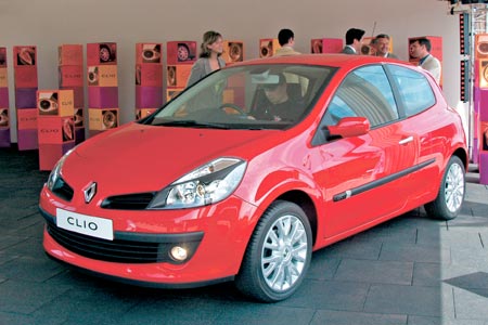 Резиновые автоковрики в салон — Renault Clio 3 2005-2012