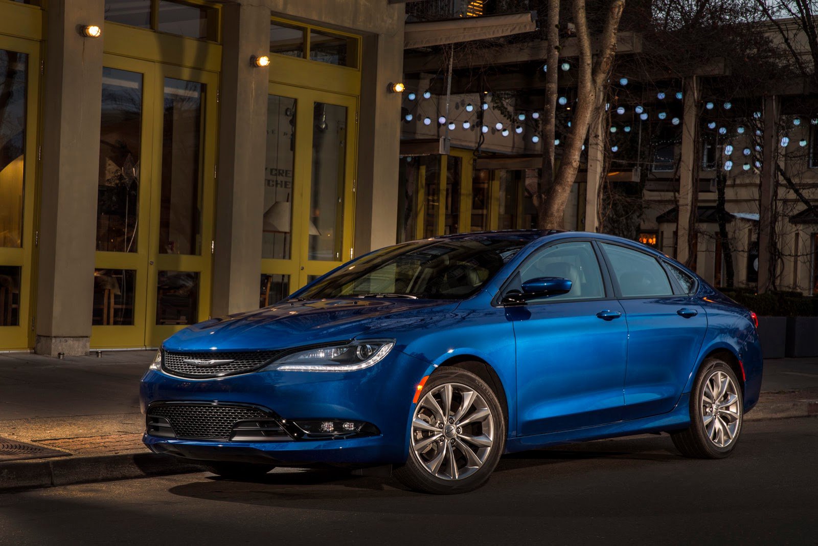 Выход на рынок Chrysler 200 вызвал неожиданный ажиотаж - КОЛЕСА.ру –  автомобильный журнал