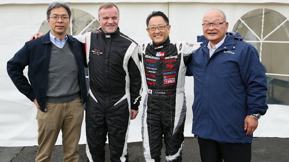 Makinen-and-team-2015_667-_896x504.jpg